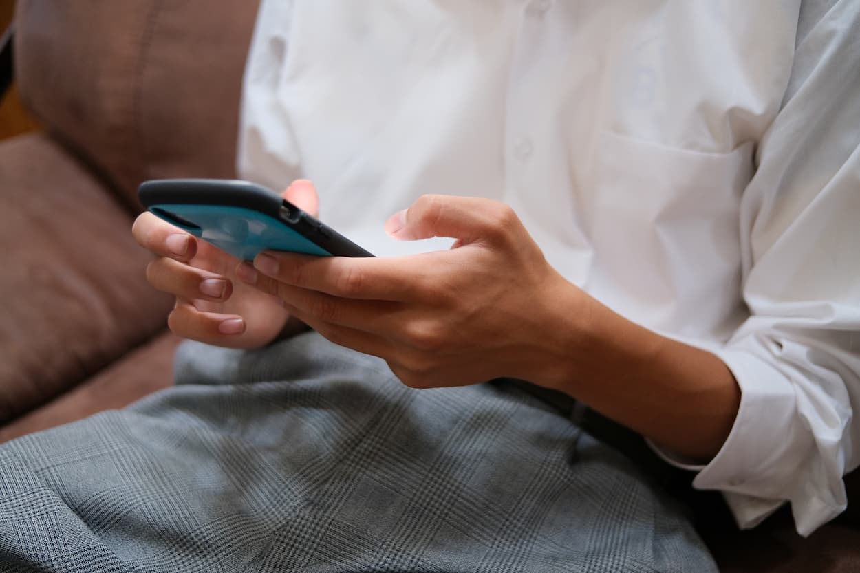 スマホで簡単にタップする様子